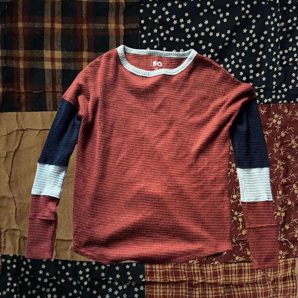 SO Men's Red and Black Colorblock Crewneck Sweater